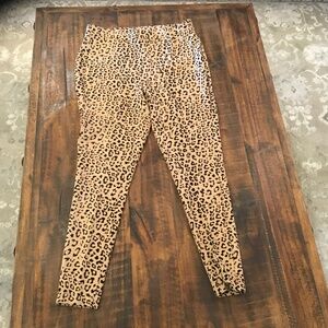 Chicos sz 1 ankle pants with tummy control